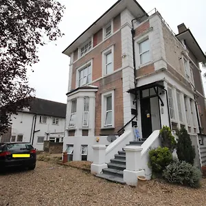 Eversley Gardens -apt A Apartment Hounslow