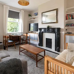 Host & - Argie House Holiday home Leeds (West Yorkshire)